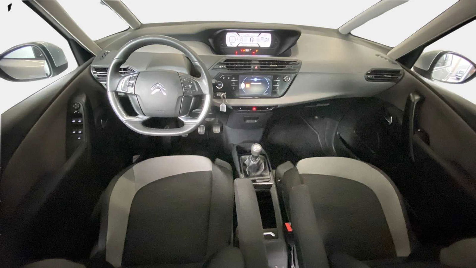https://cdn-flexicar.caraffinity.it/public_appraisal_images_pro/images/stock/106642/WFj6FDTMUR__0511hxr_b22780ff2c2a476d98fc8a77b57a0622_Interior_1.jpg