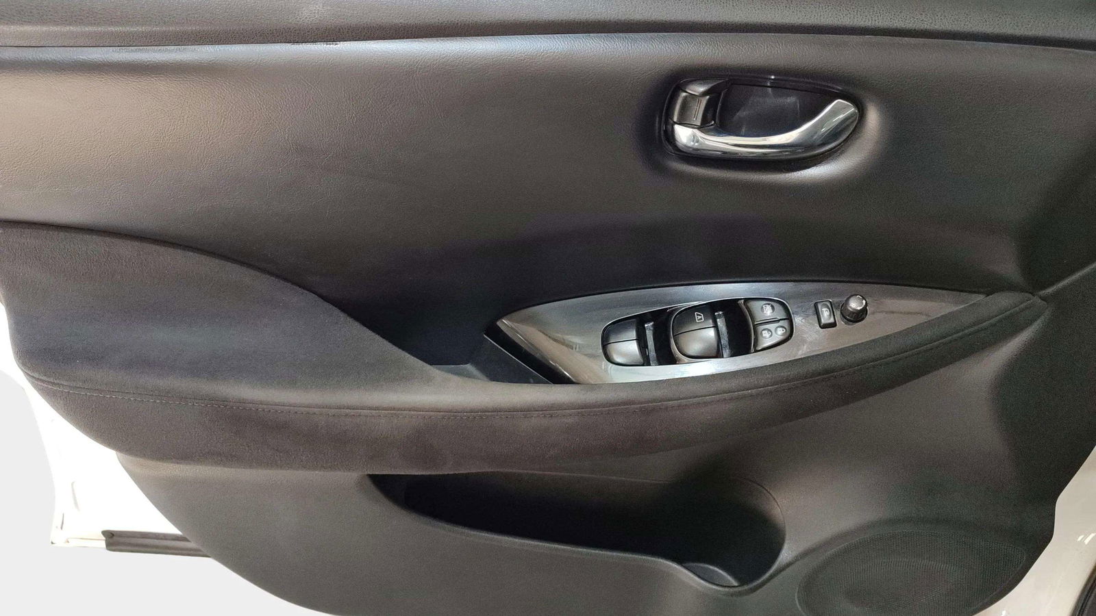 https://cdn-flexicar.caraffinity.it/public_appraisal_images_pro/images/stock/124717/THXyFChMmv__2936JNC_a14ce3f14bdd48f68056ce6eaa8b5db9_Interior_2.jpg.jpg