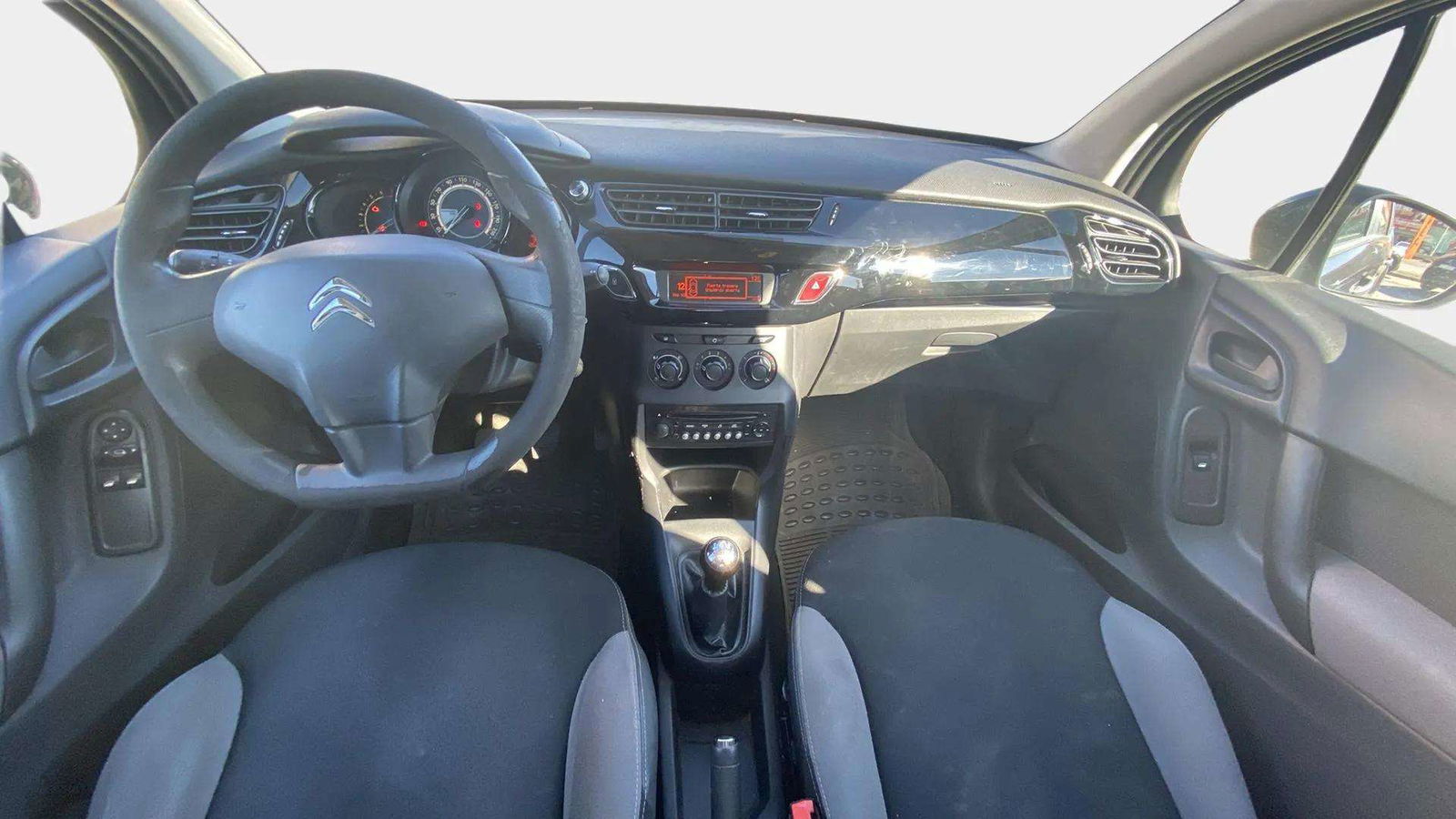 https://cdn-flexicar.caraffinity.it/public_appraisal_images_pro/images/stock/129978/qROn6uvsaa__4853JBM_8d3ab904f9784885aa55b0058b90b2e5_Interior_9.jpeg.jpg