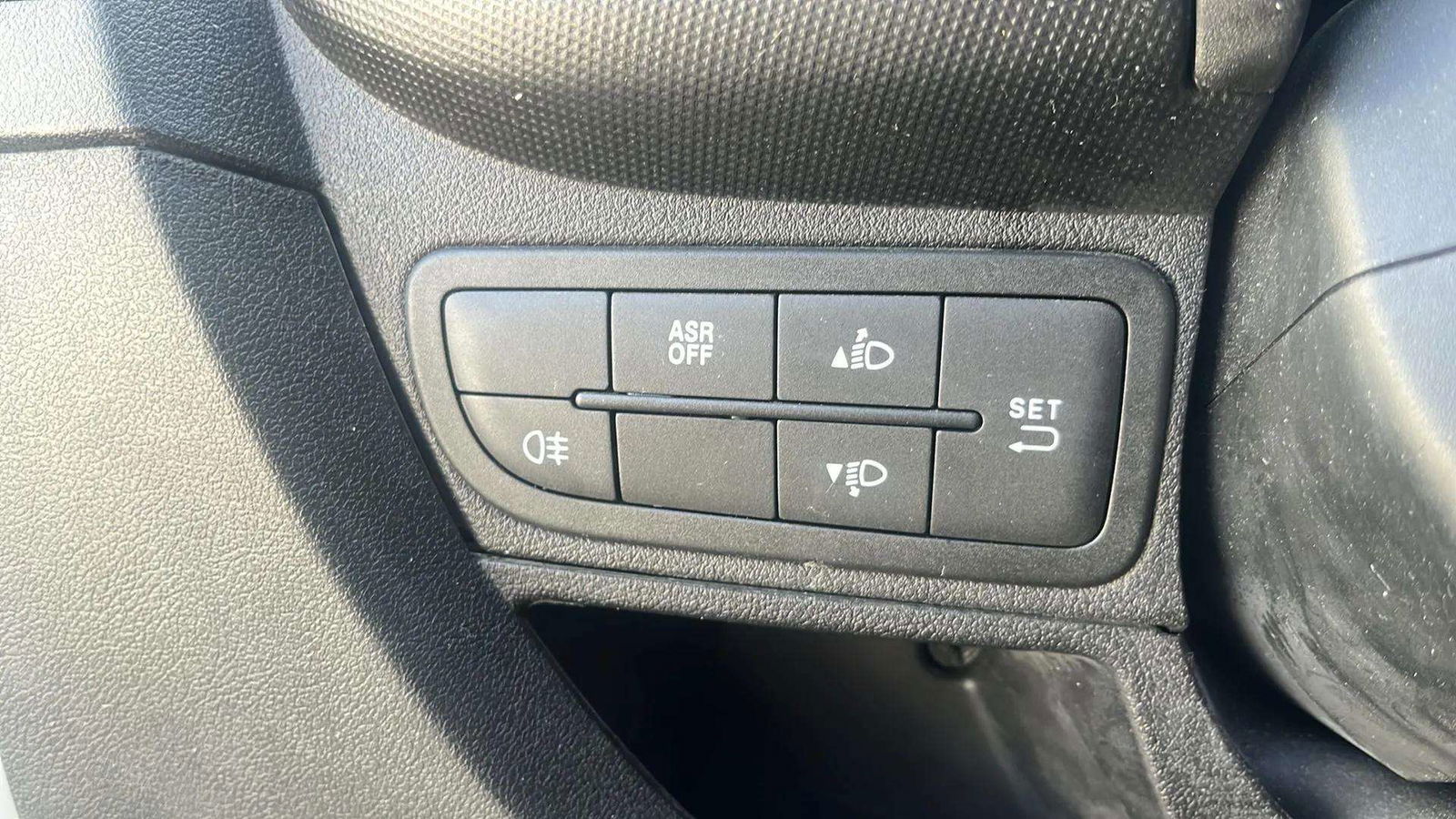 https://cdn-flexicar.caraffinity.it/public_appraisal_images_pro/images/stock/137363/QIOSBPYkYK__7974KRL_a75424814b784b4caa0d9fd5cdc20c5e_Interior_9.jpeg.jpg