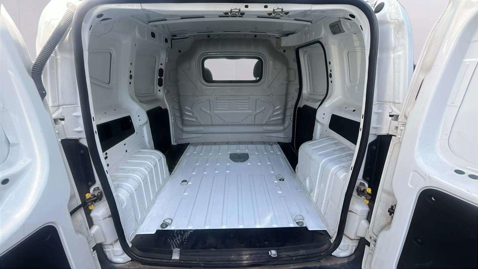 https://cdn-flexicar.caraffinity.it/public_appraisal_images_pro/images/stock/137363/WlibR7d3i3__7974KRL_a75424814b784b4caa0d9fd5cdc20c5e_Interior_7.jpeg.jpg