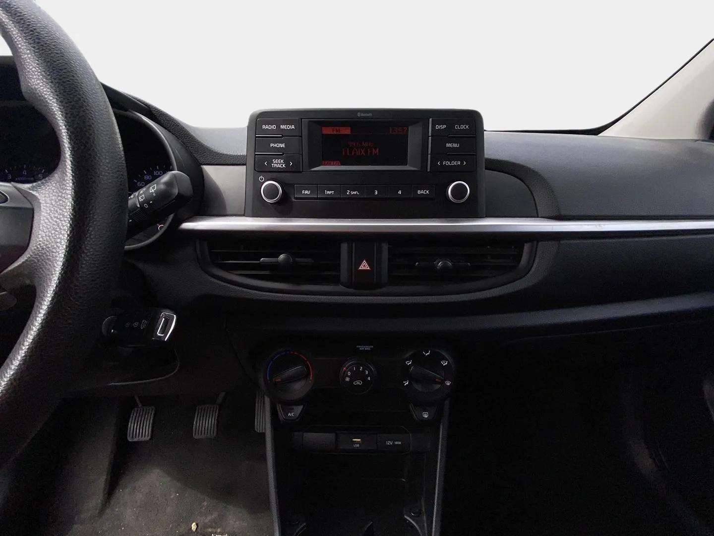 https://cdn-flexicar.caraffinity.it/public_appraisal_images_pro/images/stock/141277/azwkYmYtE3__0125LRG_4dba61d4907943b38221d41785a14167_Interior_10.jpeg.jpg
