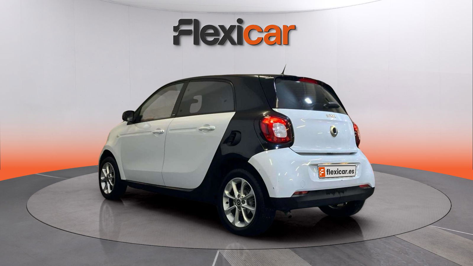 https://cdn-flexicar.caraffinity.it/public_appraisal_images_pro/images/stock/144634/g9IjLrLxVo__car_replace_bg_b87d7d08-7f03-4812-850b-9f3762c2147f.jpg