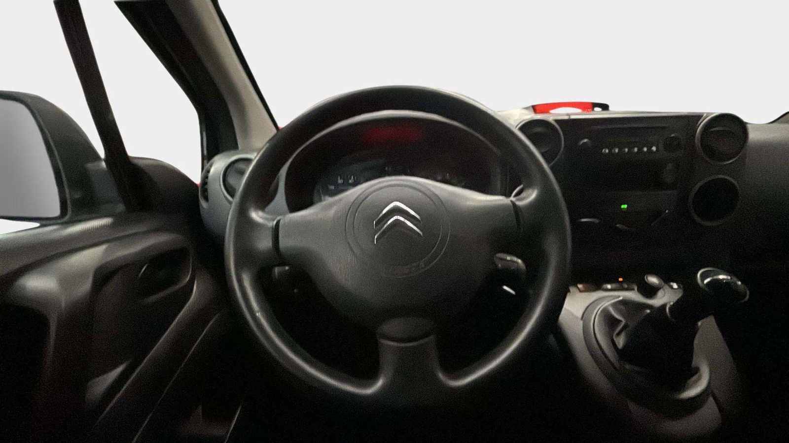 https://cdn-flexicar.caraffinity.it/public_appraisal_images_pro/images/stock/145119/JIKXijM0A8__9316KLW_3b69fc56c1554240a389f7be38496592_Interior_11.jpeg.jpg