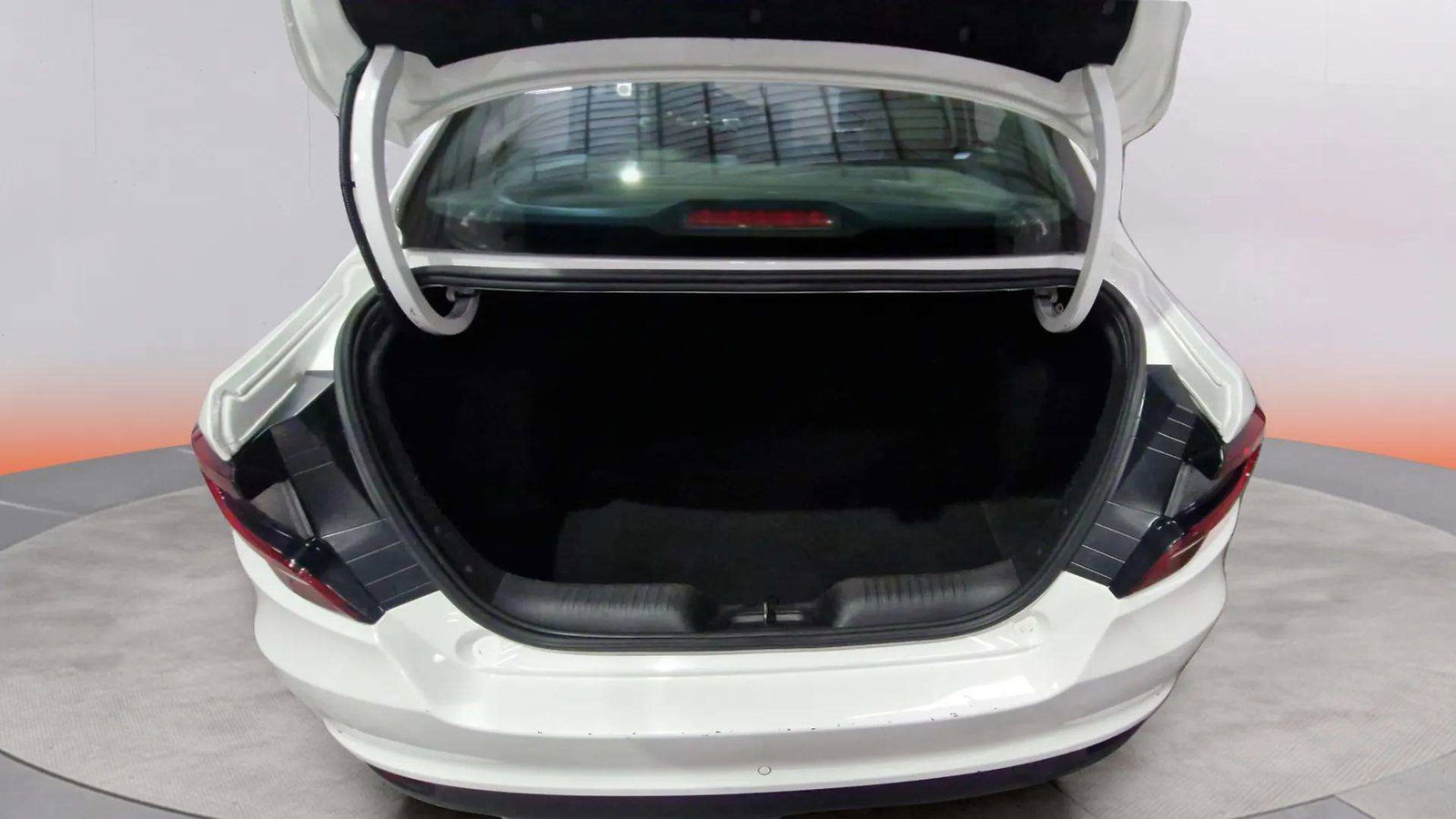 https://cdn-flexicar.caraffinity.it/public_appraisal_images_pro/images/stock/151093/5XyjxC7oyQ__2_8_Interior_3477LRJ_9143439bff554644a9a778222ae204b2_Interior_8.jpg.jpg