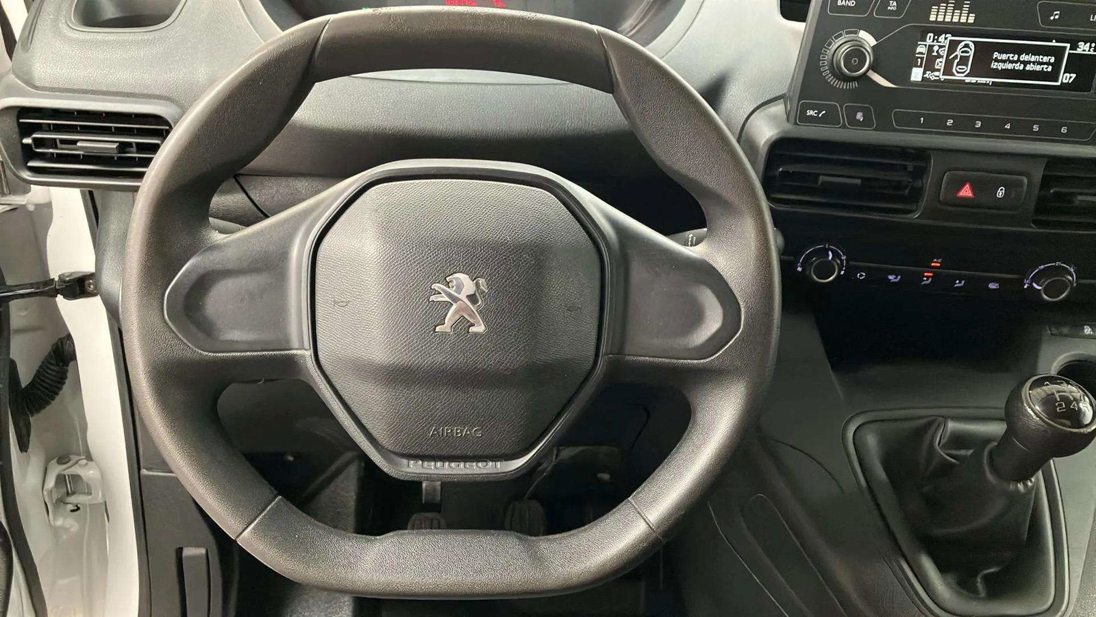 https://cdn-flexicar.caraffinity.it/public_appraisal_images_pro/images/stock/153579/EJCnkAwXV3__2_11_Interior_5253LHC_b60a35a9b8bb4243986d660515168365_Interior_11.jpeg.jpg