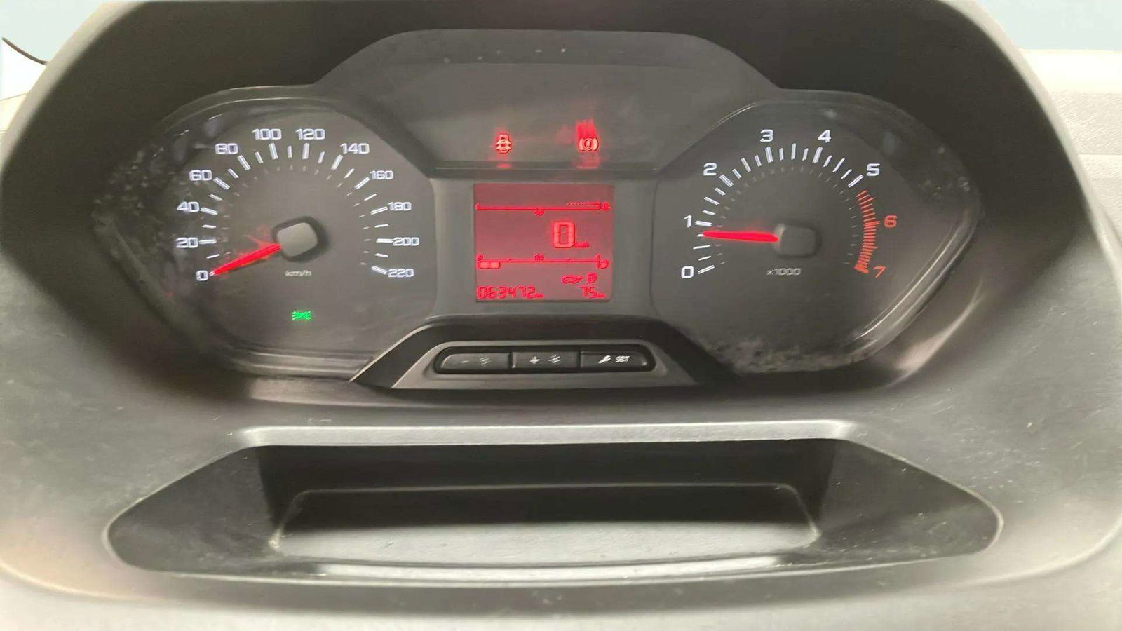 https://cdn-flexicar.caraffinity.it/public_appraisal_images_pro/images/stock/153579/dD25U1veDB__2_12_Interior_5253LHC_b60a35a9b8bb4243986d660515168365_Interior_12.jpeg.jpg