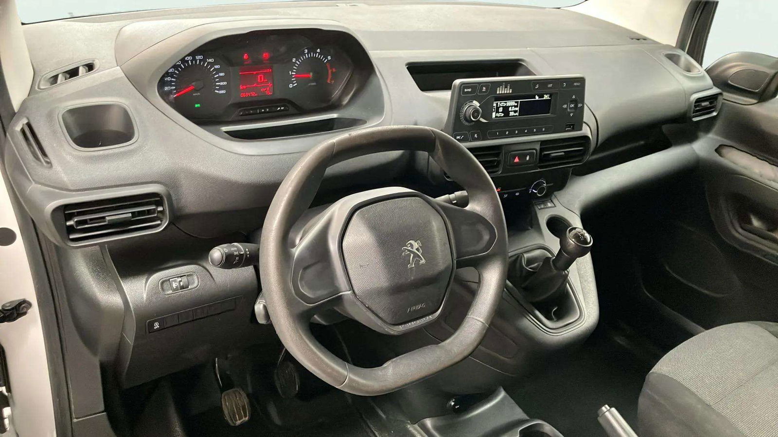 https://cdn-flexicar.caraffinity.it/public_appraisal_images_pro/images/stock/153579/nalaQWRTdm__2_6_Interior_5253LHC_b60a35a9b8bb4243986d660515168365_Interior_6.jpeg.jpg