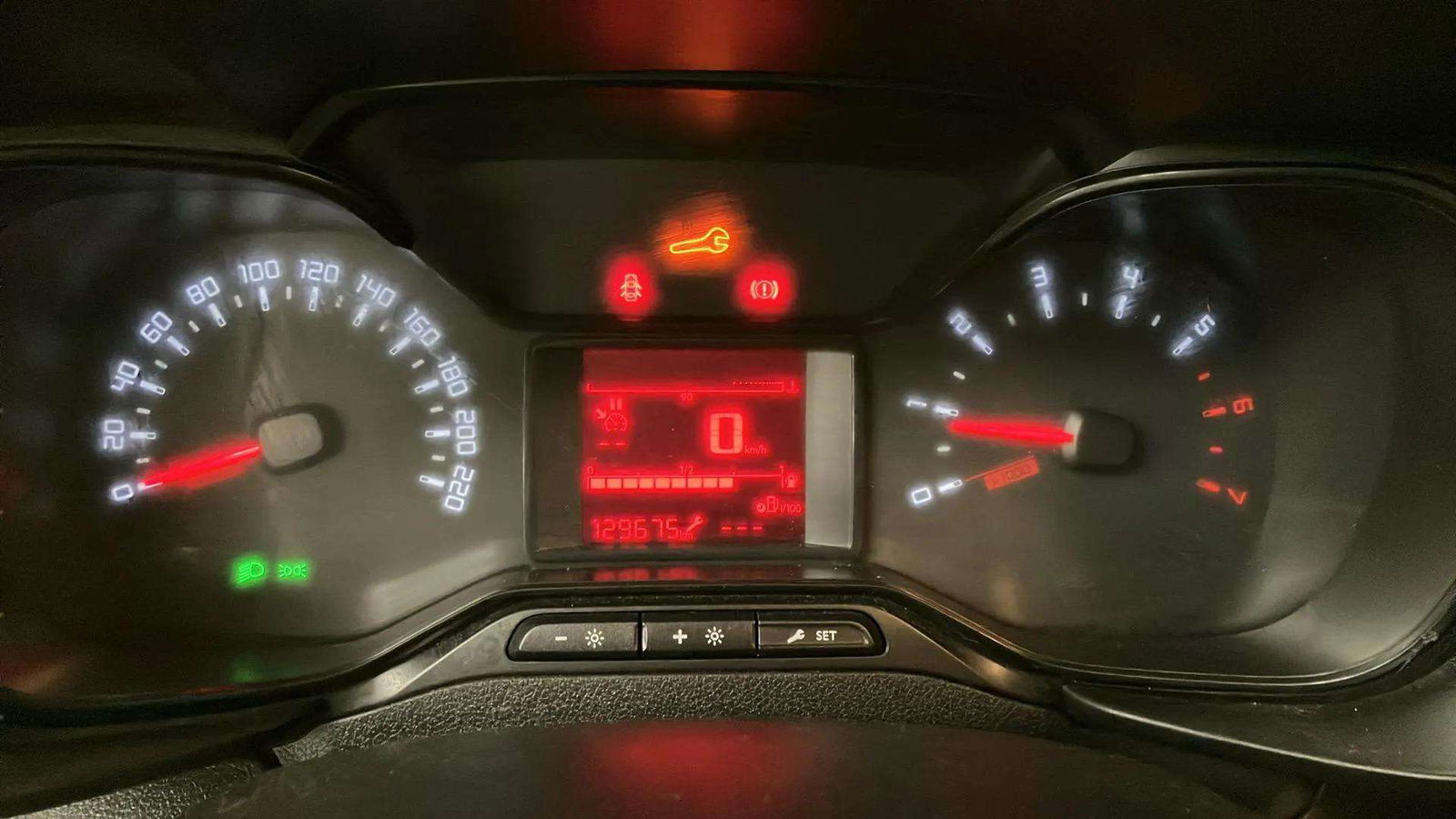 https://cdn-flexicar.caraffinity.it/public_appraisal_images_pro/images/stock/154784/k7rHEaYdgd__2_12_Interior_4713LLJ_b9f1dc3cea1e47dc90bbbce4946cddd4_Interior_12.jpeg.jpg