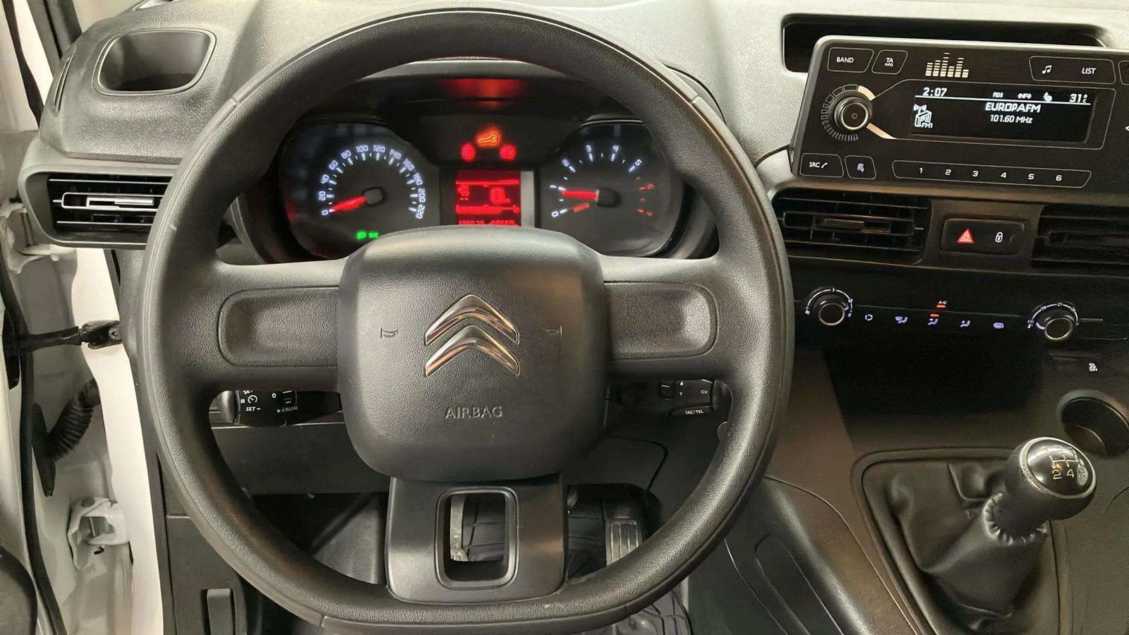 https://cdn-flexicar.caraffinity.it/public_appraisal_images_pro/images/stock/154784/zs2otilSmv__2_11_Interior_4713LLJ_b9f1dc3cea1e47dc90bbbce4946cddd4_Interior_11.jpeg.jpg