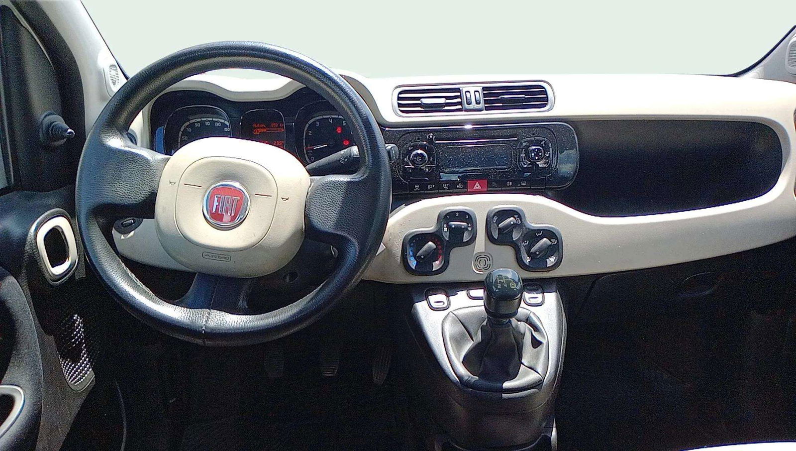 https://cdn-flexicar.caraffinity.it/public_appraisal_images_pro/images/stock/155664/UvKXwWNpad__2_6_Interior_2474JLP_bb160e9a7633495289db6c6de0252b74_Interior_6.jpg.jpg