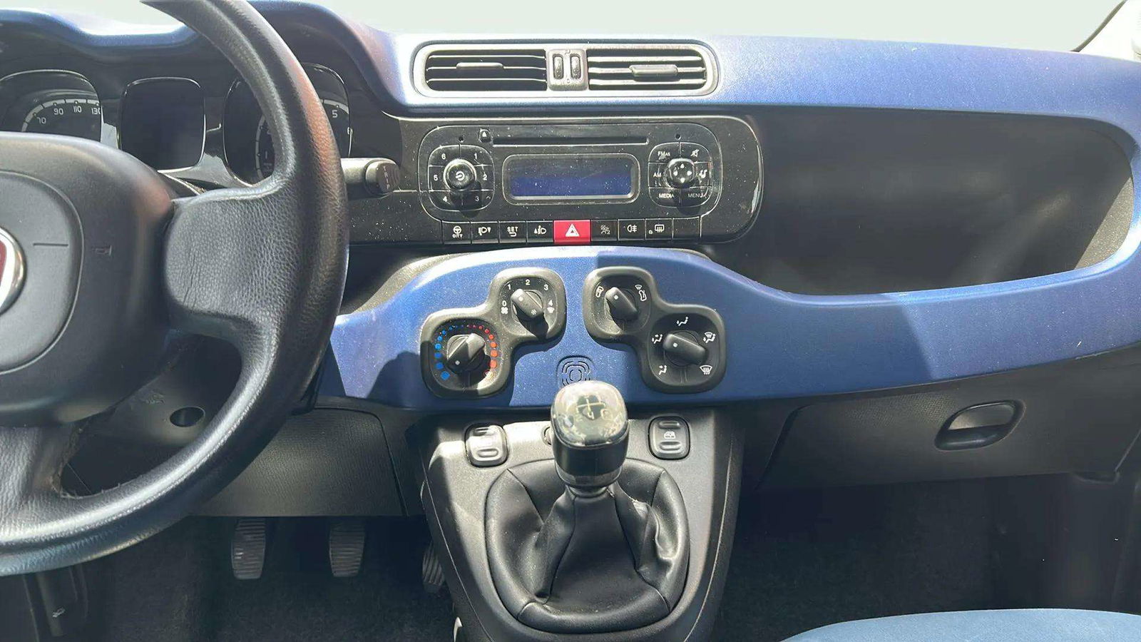https://cdn-flexicar.caraffinity.it/public_appraisal_images_pro/images/stock/155668/gGRbIFI6zc__1903JLP_9ff8cce0d61149a88fccf2181353f424_Interior_7.jpeg.jpg