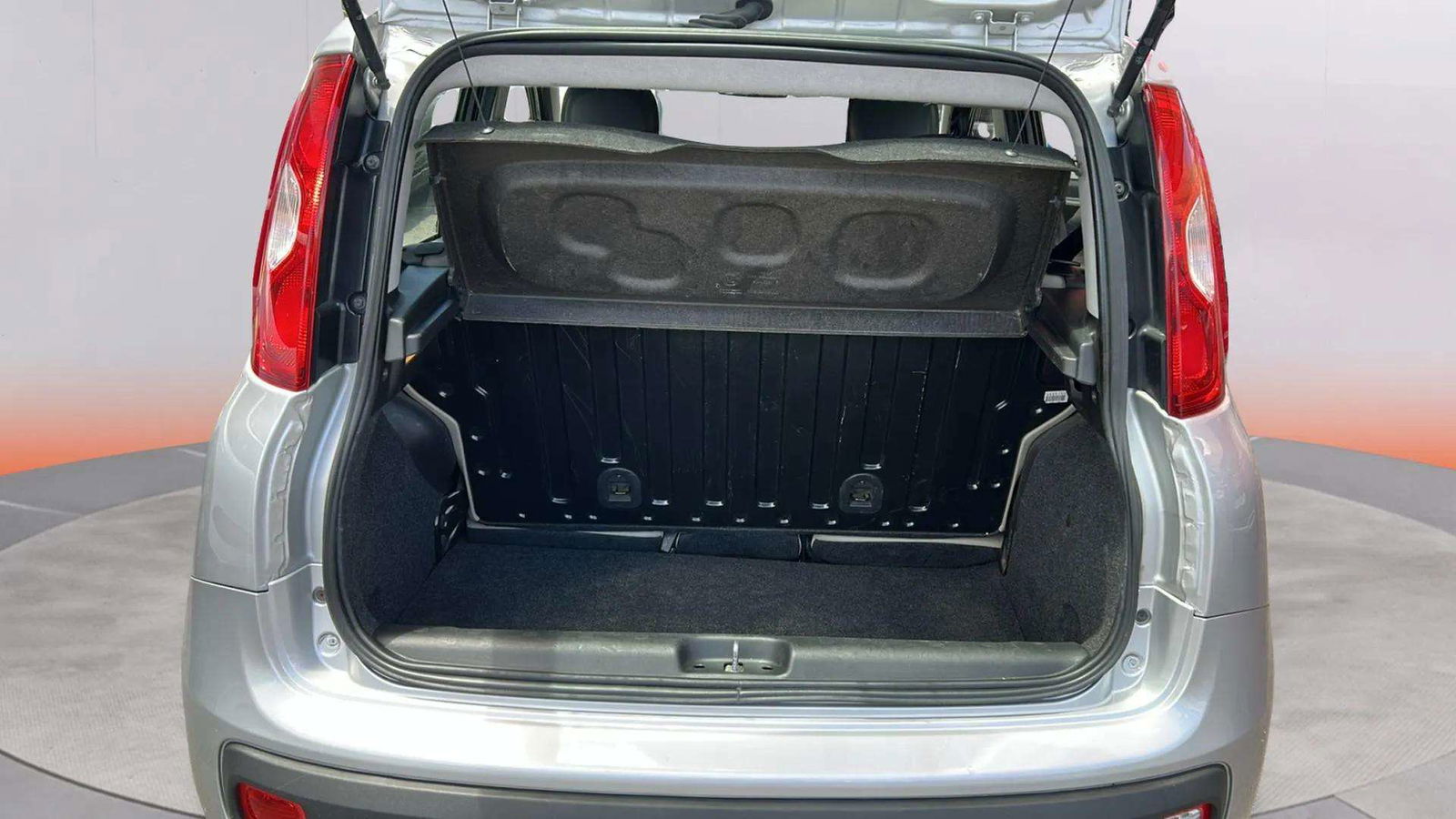 https://cdn-flexicar.caraffinity.it/public_appraisal_images_pro/images/stock/155673/0HMvxKbEOj__2_13_Interior_6429JLR_8cbb7f3831a047cc8040ee567541104a_Interior_13.jpeg.jpg