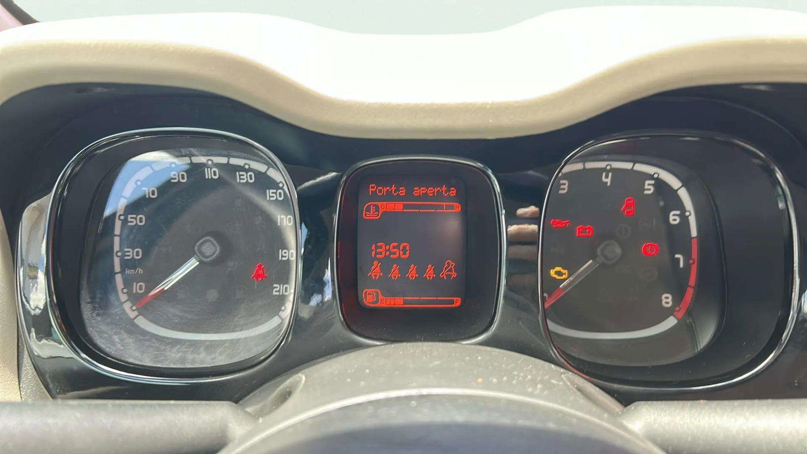https://cdn-flexicar.caraffinity.it/public_appraisal_images_pro/images/stock/155673/Yd5bO6nNtb__2_9_Interior_6429JLR_8cbb7f3831a047cc8040ee567541104a_Interior_9.jpeg.jpg