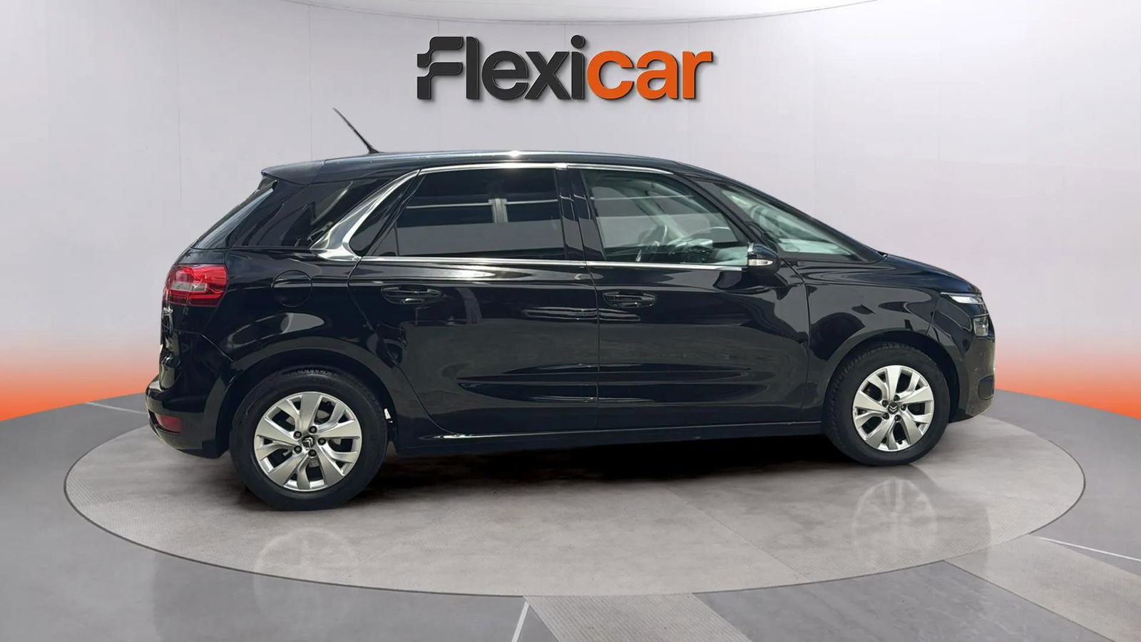 https://cdn-flexicar.caraffinity.it/public_appraisal_images_pro/images/stock/156533/Hs5mqdXoMM__3982JSH_dd96525afeec41bfb22b4757b80c061f_Exterior_8.jpeg.jpg