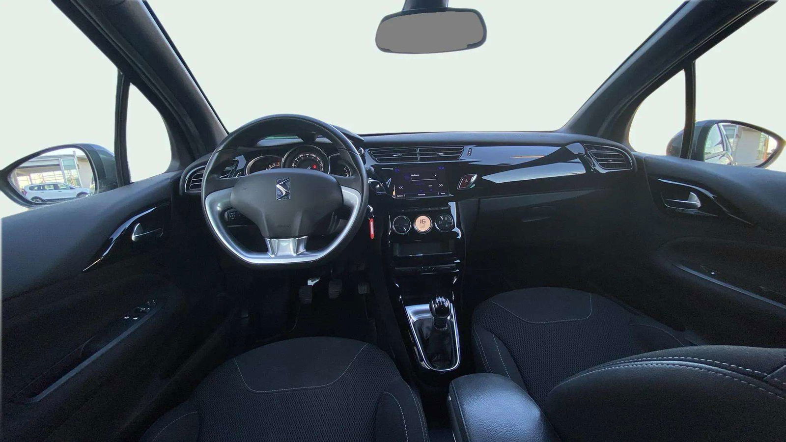 https://cdn-flexicar.caraffinity.it/public_appraisal_images_pro/images/stock/156583/NAL8GfTRzL__2_9_Interior_3688JKK_db68d958221b4d6d88efd84450ddac02_Interior_9.jpeg.jpg