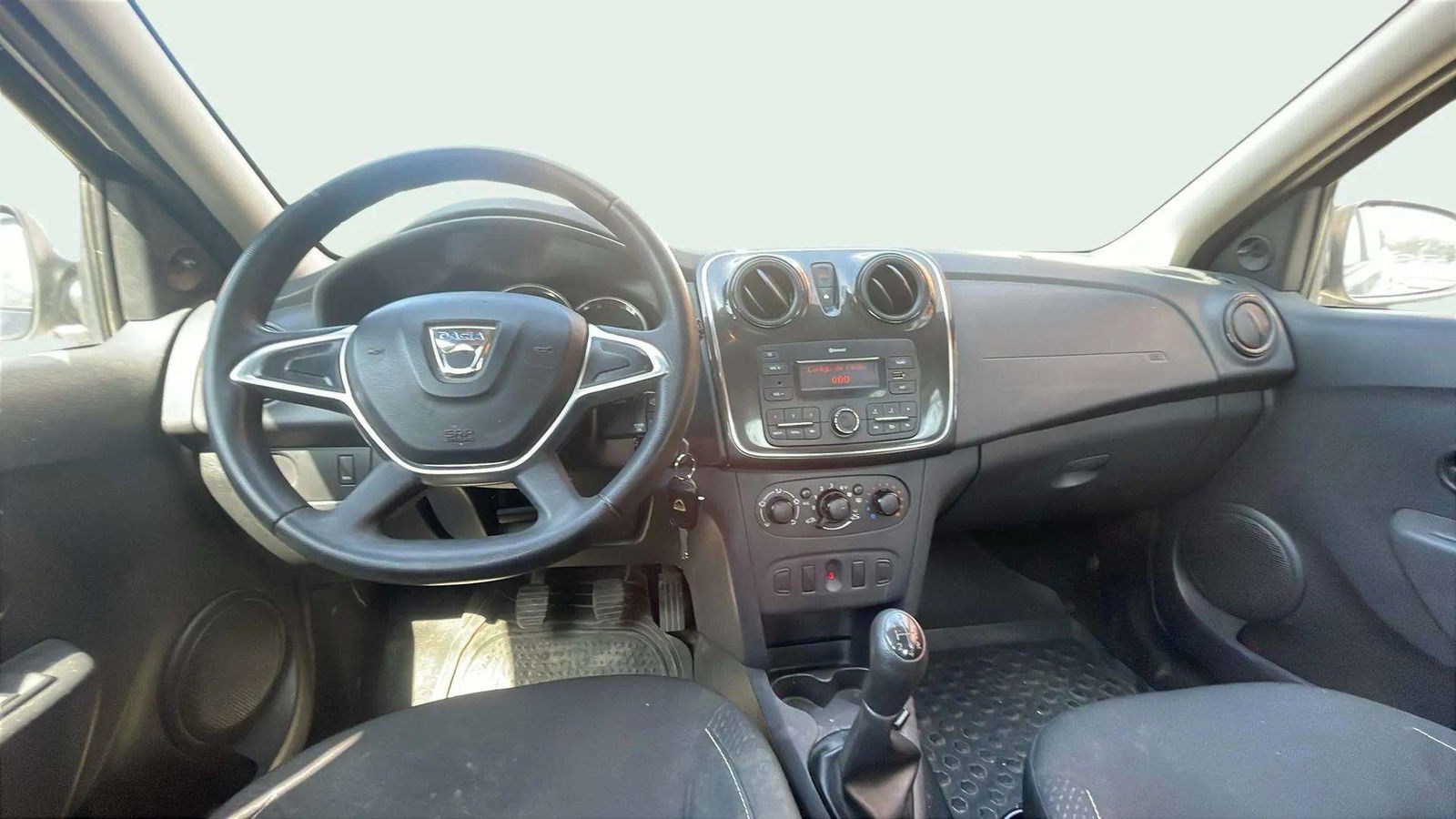 https://cdn-flexicar.caraffinity.it/public_appraisal_images_pro/images/stock/157000/dvGxQ9KxlL__2_9_Interior_3883KHT_4168f6d006ae43069c87537e8c99364a_Interior_9.jpeg.jpg