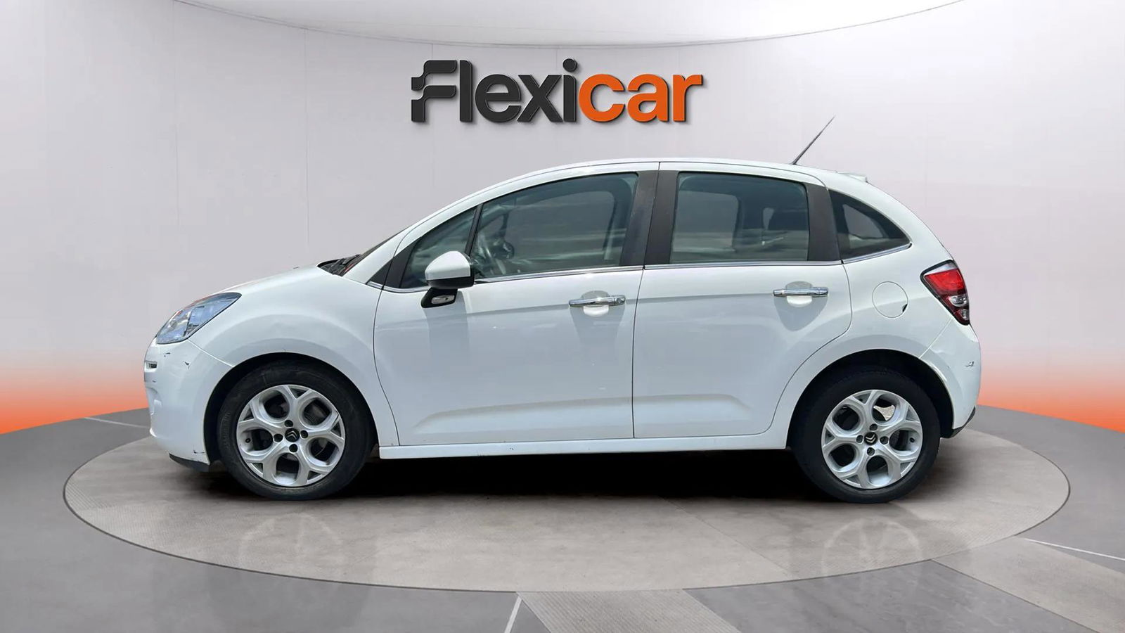 https://cdn-flexicar.caraffinity.it/public_appraisal_images_pro/images/stock/158574/7IGcUflXZe__1056JWW_0afc8f68233e4da7a47159bc71ea6bab_Exterior_5.jpeg.jpg