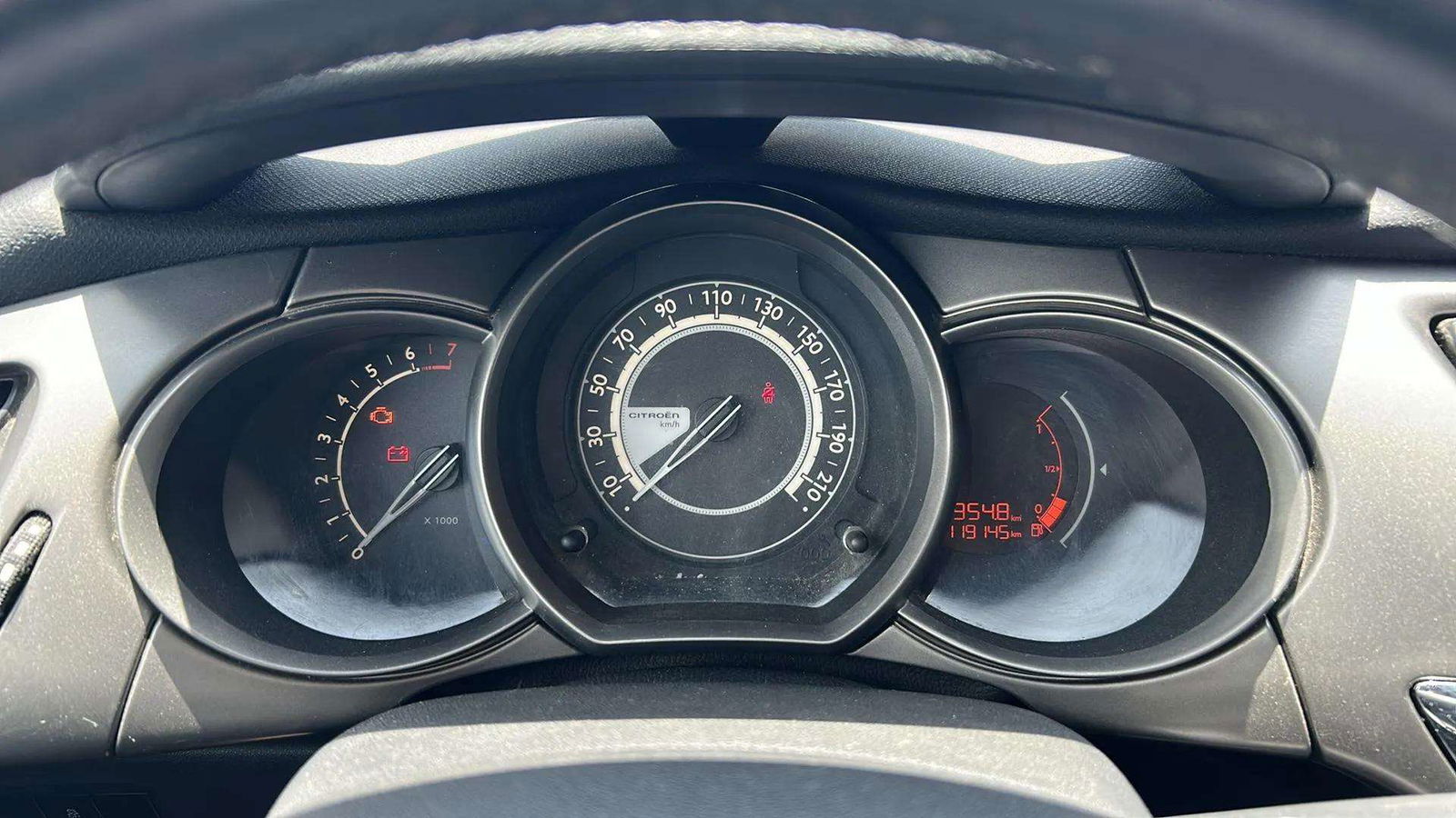 https://cdn-flexicar.caraffinity.it/public_appraisal_images_pro/images/stock/158574/mMWtwo03x5__1056JWW_0afc8f68233e4da7a47159bc71ea6bab_Interior_9.jpeg.jpg