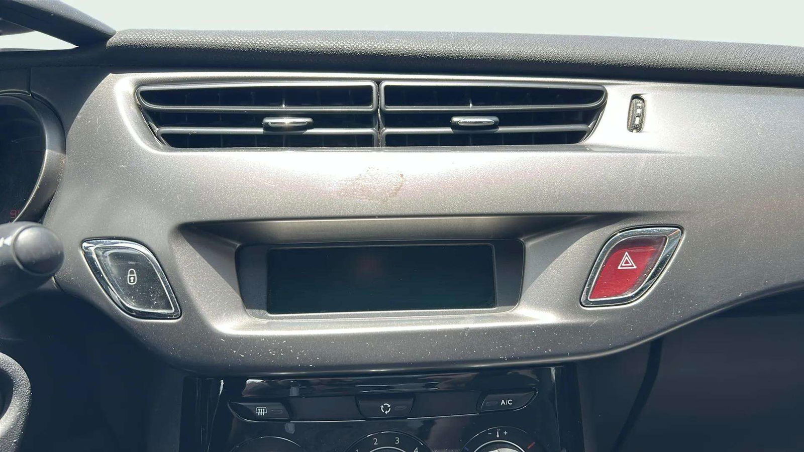 https://cdn-flexicar.caraffinity.it/public_appraisal_images_pro/images/stock/158574/qVoe4EQNxH__1056JWW_0afc8f68233e4da7a47159bc71ea6bab_Interior_7.jpeg.jpg
