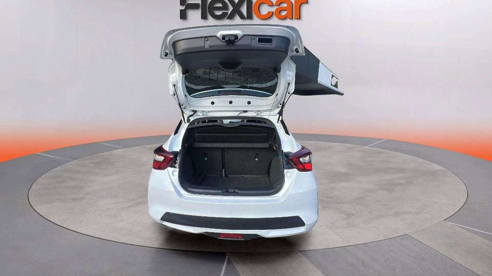 https://cdn-flexicar.caraffinity.it/public_appraisal_images_pro/images/stock/158635/lplvWElWzn__6836KPS_60e5f3932be44f65aa3a664346733faf_Interior_16.jpeg.jpg