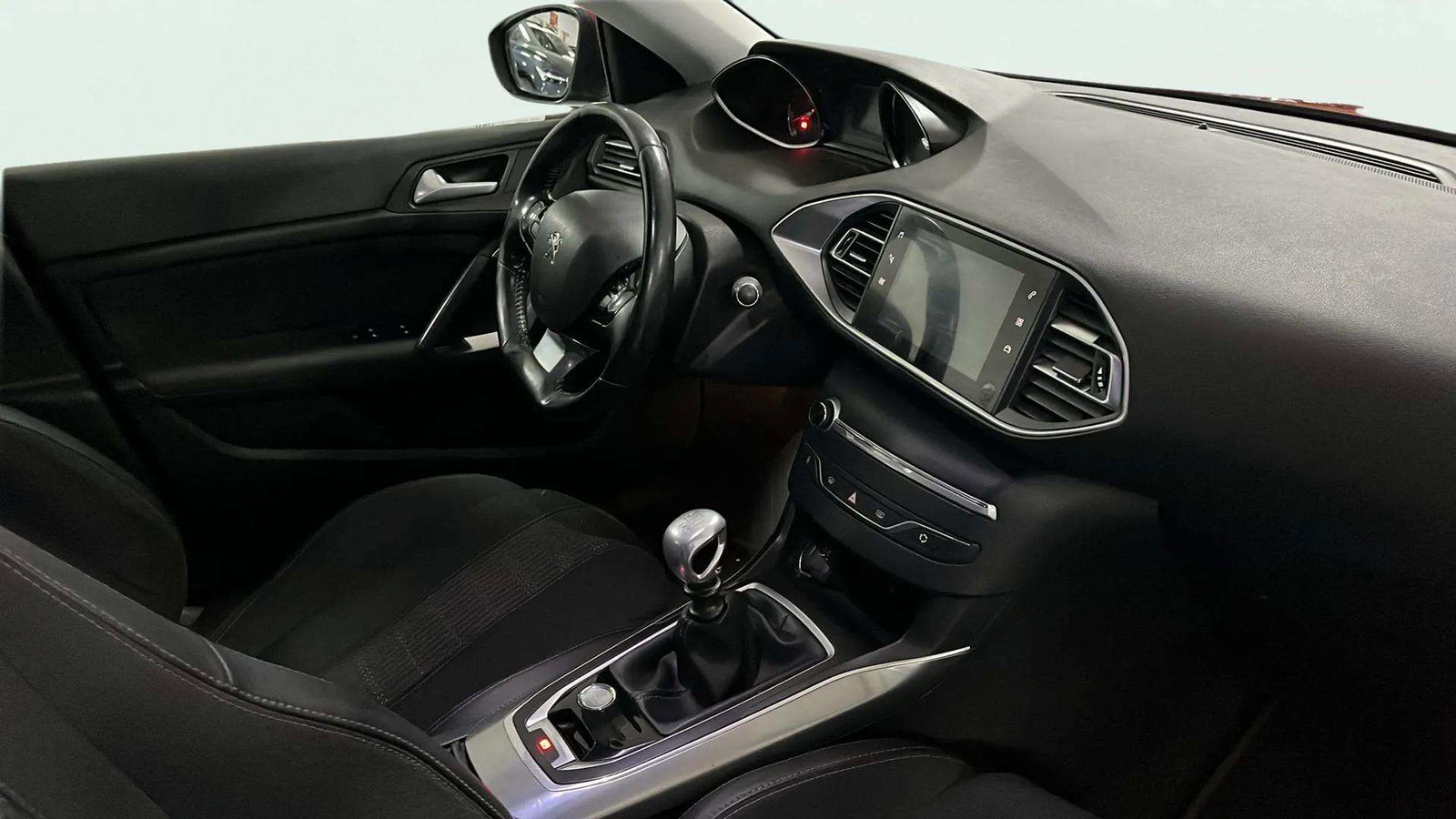 https://cdn-flexicar.caraffinity.it/public_appraisal_images_pro/images/stock/160155/TbTHSnqCSB__6128KZB_91dfa66b8b7842a8aff40920cee10c71_Interior_13.jpeg.jpg