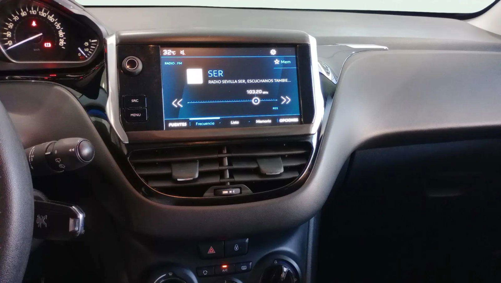 https://cdn-flexicar.caraffinity.it/public_appraisal_images_pro/images/stock/161628/XWrFVagUvw__4892KZX_672f42a602944cec869ef381df573a3c_Interior_7.jpg.jpg