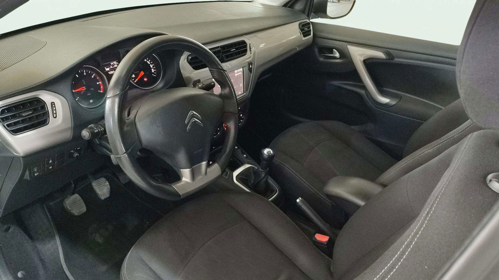 https://cdn-flexicar.caraffinity.it/public_appraisal_images_pro/images/stock/162173/BGEDf6LmQx__2907KJL_ddbd7bc310a8448e99604a72d031c1e3_Interior_6.jpg.jpg