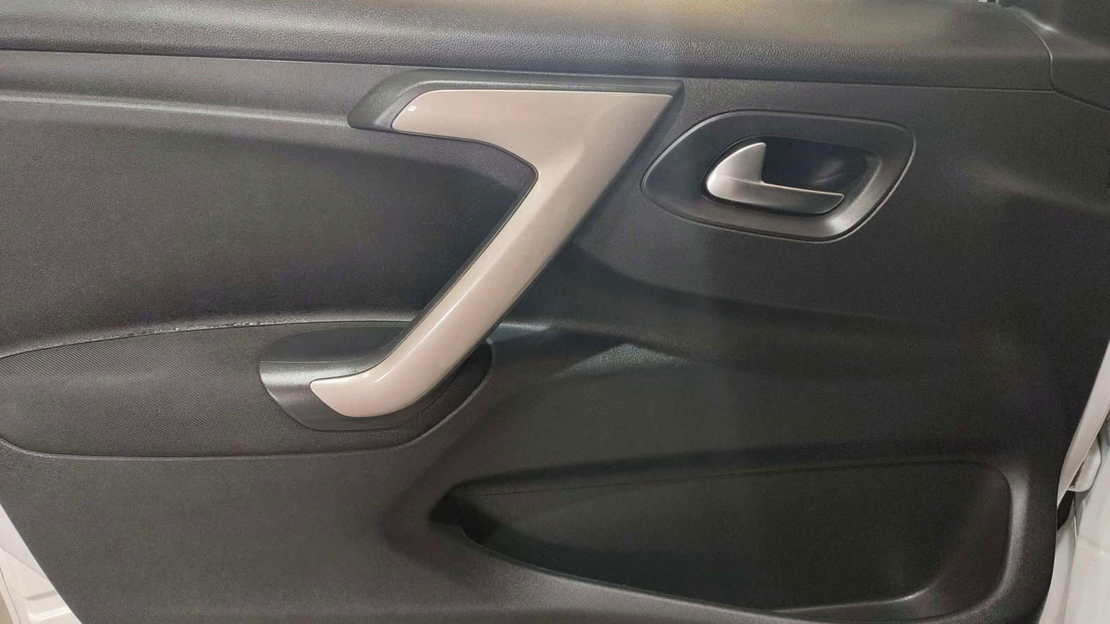 https://cdn-flexicar.caraffinity.it/public_appraisal_images_pro/images/stock/162173/drapgUEZK3__2907KJL_ddbd7bc310a8448e99604a72d031c1e3_Interior_7.jpg.jpg