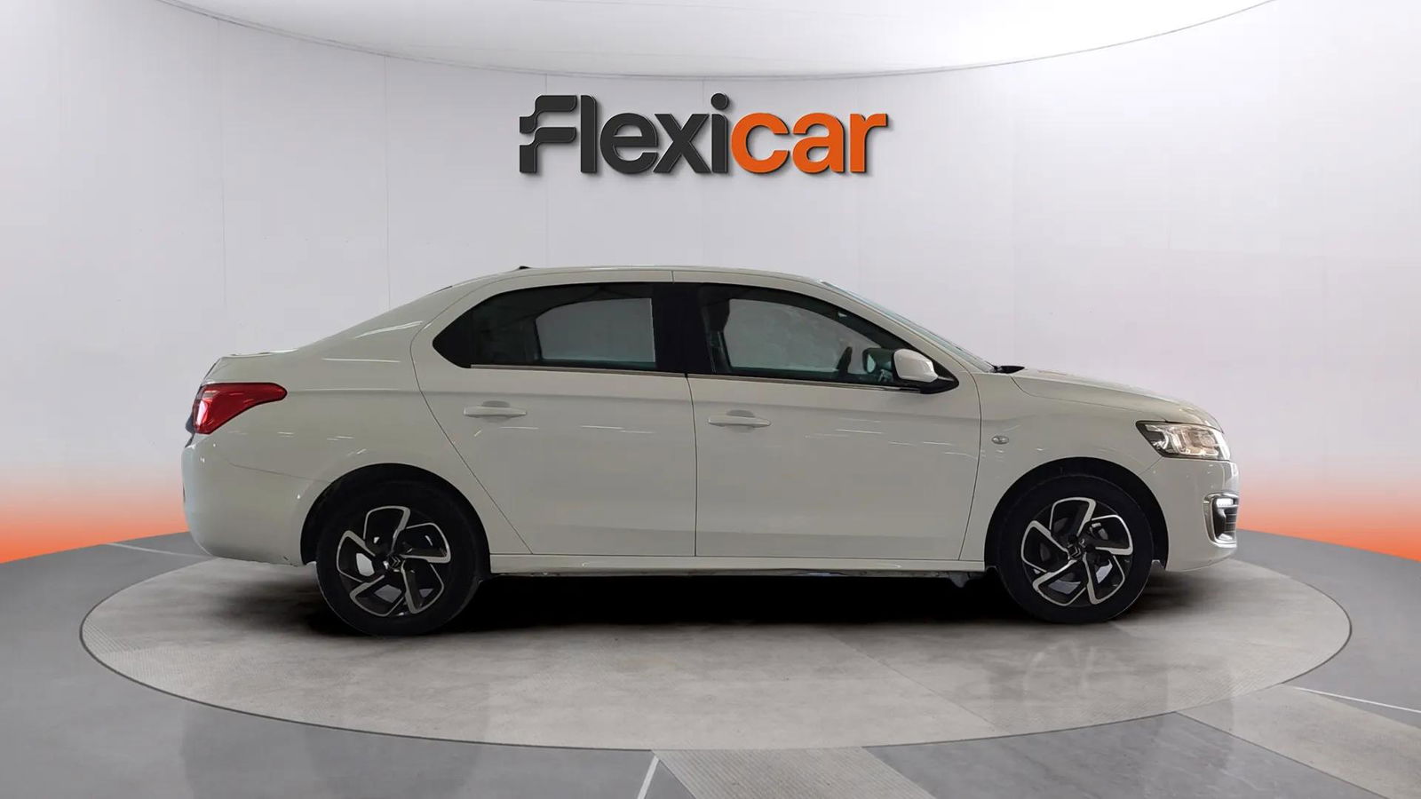 https://cdn-flexicar.caraffinity.it/public_appraisal_images_pro/images/stock/162173/fliaW6raoB__2907KJL_ddbd7bc310a8448e99604a72d031c1e3_Exterior_3.jpg.jpg
