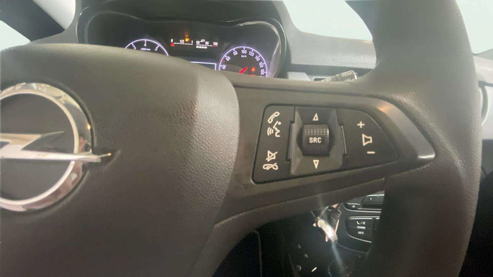 https://cdn-flexicar.caraffinity.it/public_appraisal_images_pro/images/stock/162531/8aAJvfp0bs__5513KGV_263df354fd6b43faa5c16c64b26c04e9_Interior_14.jpeg.jpg