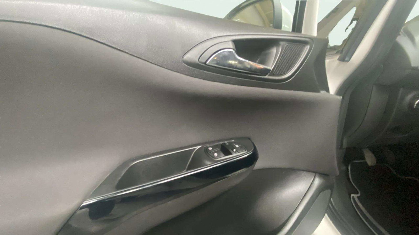 https://cdn-flexicar.caraffinity.it/public_appraisal_images_pro/images/stock/162531/HJO1z7O0Dr__5513KGV_263df354fd6b43faa5c16c64b26c04e9_Interior_11.jpeg.jpg