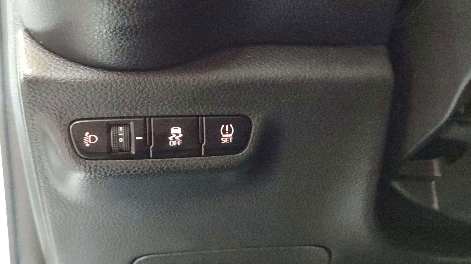 https://cdn-flexicar.caraffinity.it/public_appraisal_images_pro/images/stock/163446/Tbvdb6zUkr__7068LRX_01d7b0dd55c2447494b65d172ca6de5f_Interior_7.jpg.jpg