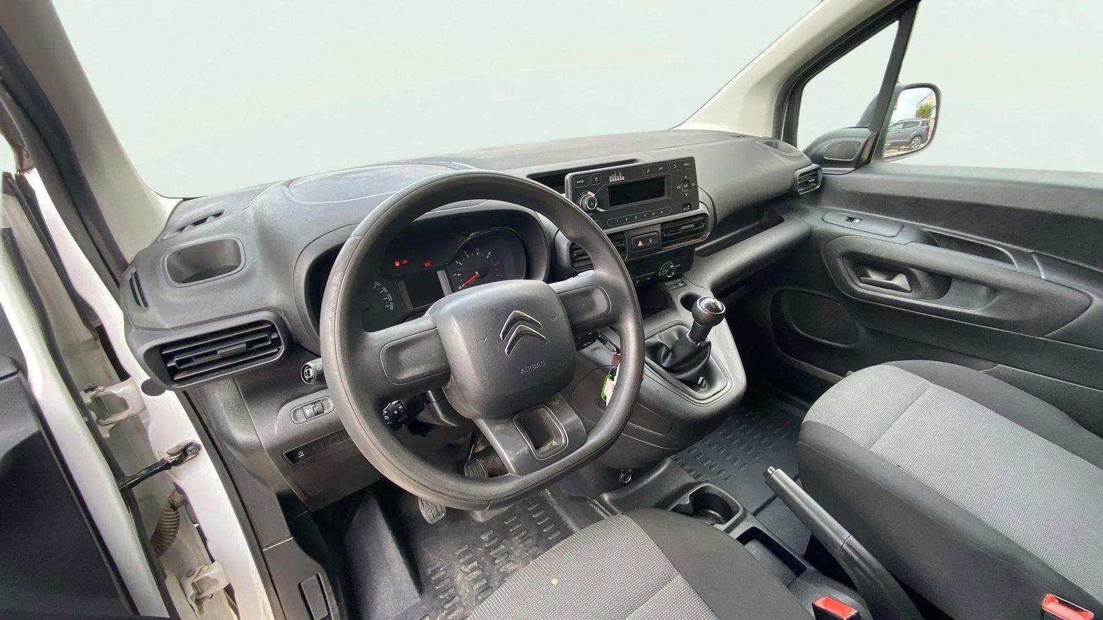 https://cdn-flexicar.caraffinity.it/public_appraisal_images_pro/images/stock/163516/fFJITtZDtl__8380lkc_1604755d147a4fe2ae8d4dffa53705ca_Interior_6.jpeg.jpg