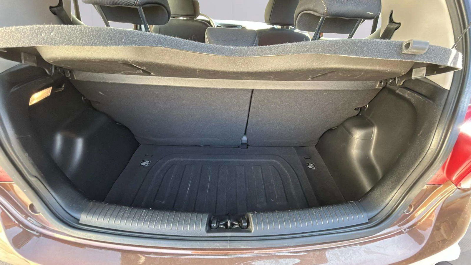 https://cdn-flexicar.caraffinity.it/public_appraisal_images_pro/images/stock/164400/yvYzmmNwTF__2_16_Interior_6994JCJ_58a09bff927c4bf29c7ea4362da427a9_Interior_16.jpeg.jpg