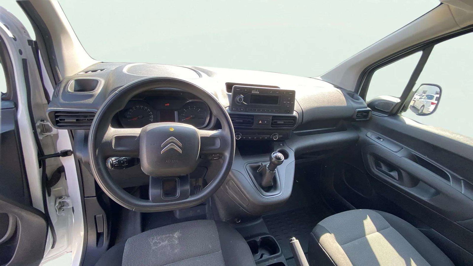 https://cdn-flexicar.caraffinity.it/public_appraisal_images_pro/images/stock/164562/YCDWeAd8id__9074LLG_77a7a52604684c608e5feba969ba5e1e_Interior_9.jpeg.jpg