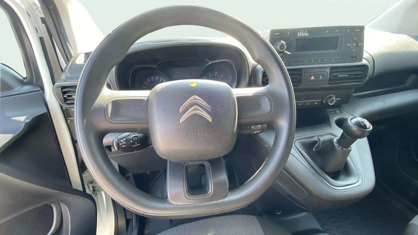 https://cdn-flexicar.caraffinity.it/public_appraisal_images_pro/images/stock/164562/hiyJE6mSbf__9074LLG_77a7a52604684c608e5feba969ba5e1e_Interior_11.jpeg.jpg
