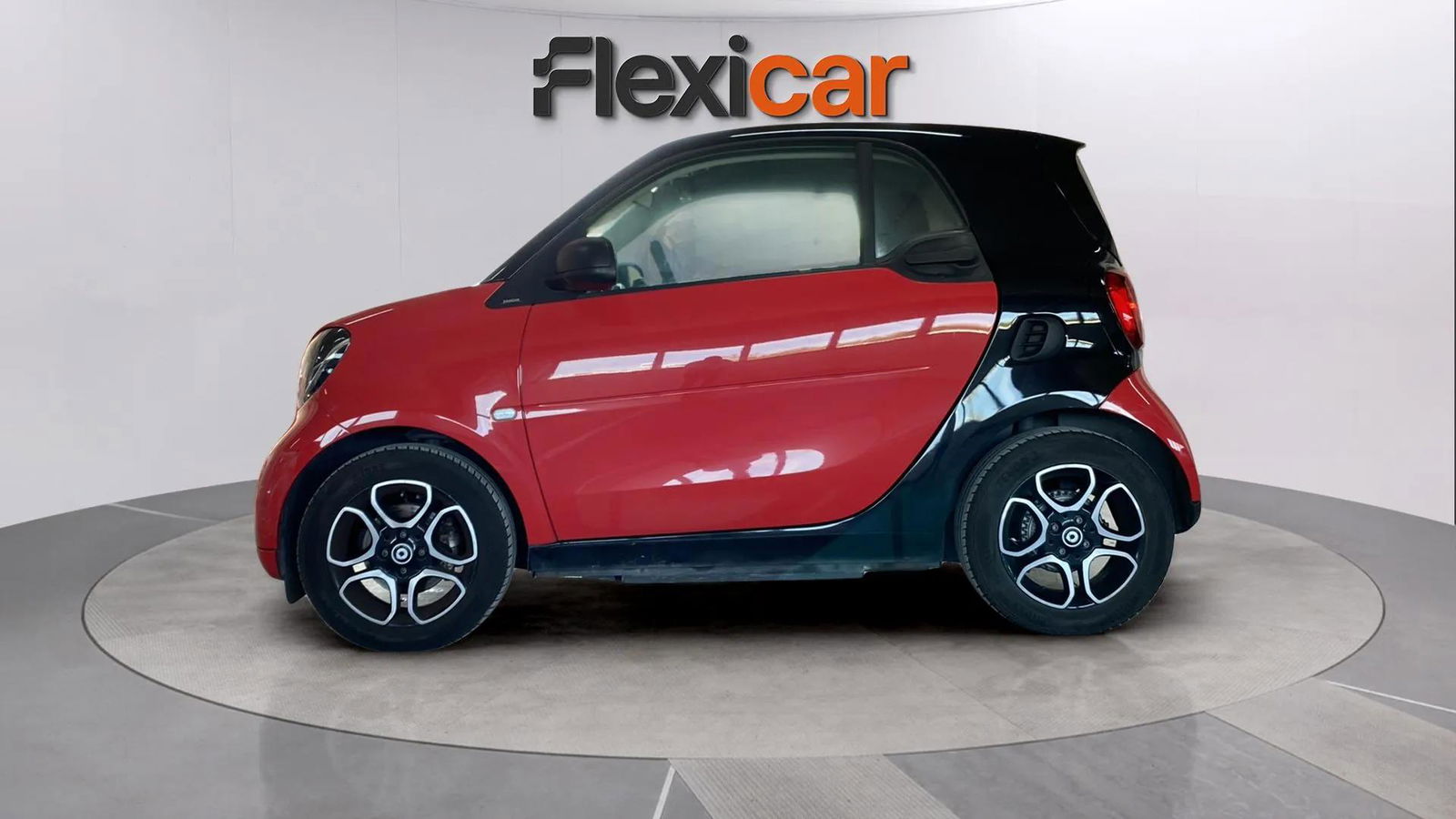 https://cdn-flexicar.caraffinity.it/public_appraisal_images_pro/images/stock/164952/eVrrrGmScq__0784KSX_62f5ab180fe94934b752d8d660294623_Exterior_2.jpeg.jpg