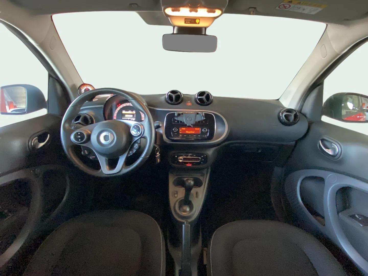 https://cdn-flexicar.caraffinity.it/public_appraisal_images_pro/images/stock/164952/p6ZSYve9Di__0784KSX_62f5ab180fe94934b752d8d660294623_Interior_9.jpeg.jpg
