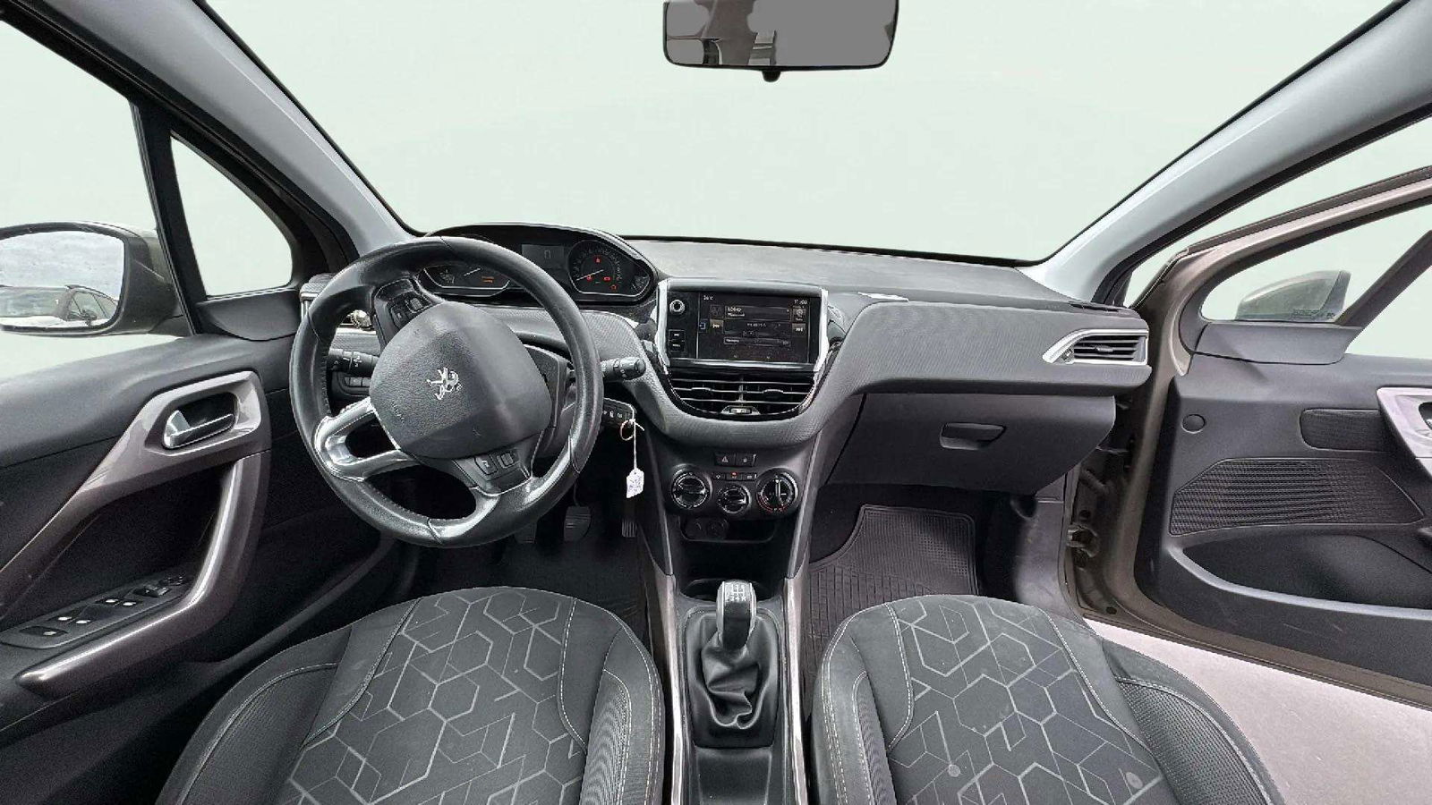 https://cdn-flexicar.caraffinity.it/public_appraisal_images_pro/images/stock/165079/wUOGiRqKar__2_6_Interior_6723JKK_5f252f1239184bf5b9a8f1d834ee6eab_Interior_6.jpeg.jpg