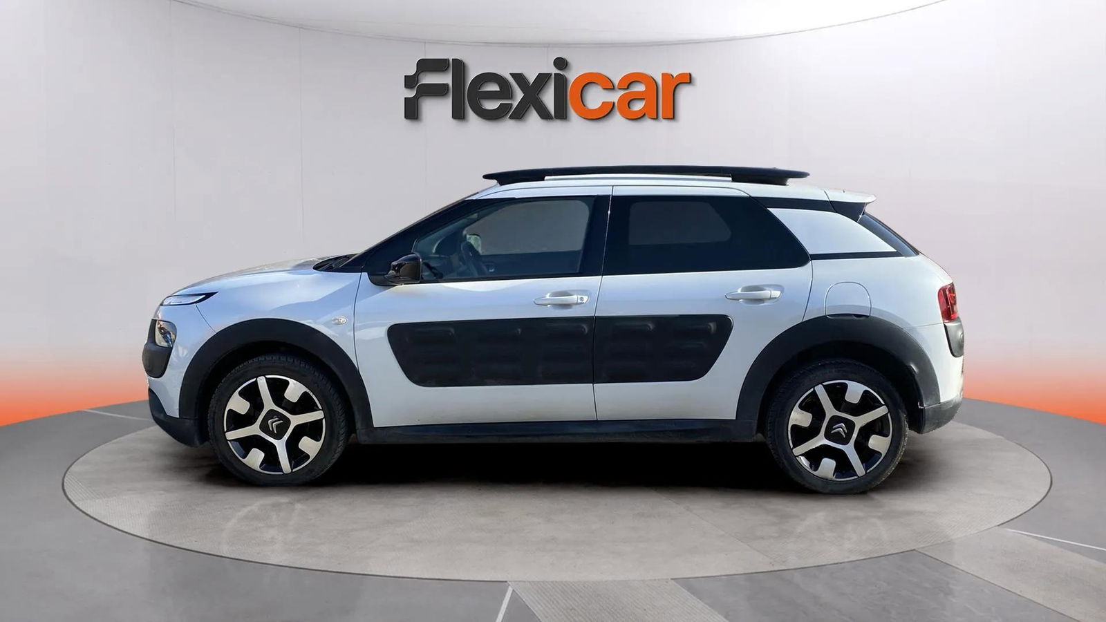 https://cdn-flexicar.caraffinity.it/public_appraisal_images_pro/images/stock/165523/zfBBwFI20G__2266JMM_cb9b958f217049d3b8b7f9467803b6d1_Exterior_2.jpeg