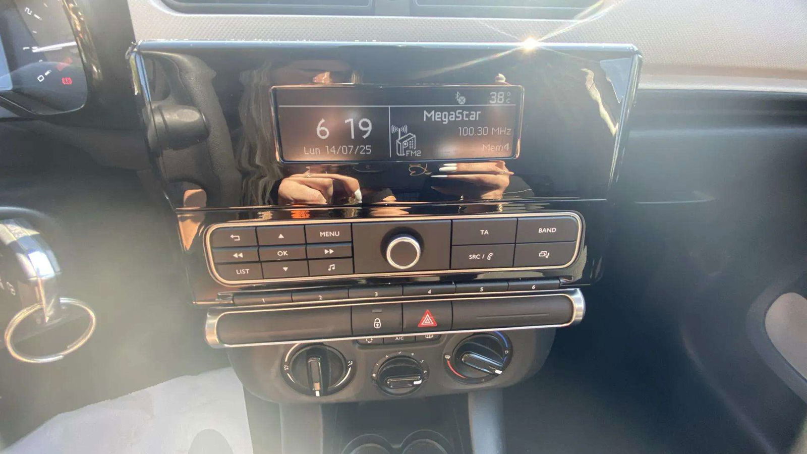https://cdn-flexicar.caraffinity.it/public_appraisal_images_pro/images/stock/166855/6Fc8HXKIJO__2_7_Interior_2636KGB_abc4606681464a1c8b9c80c01495ff22_Interior_7.jpeg.jpg