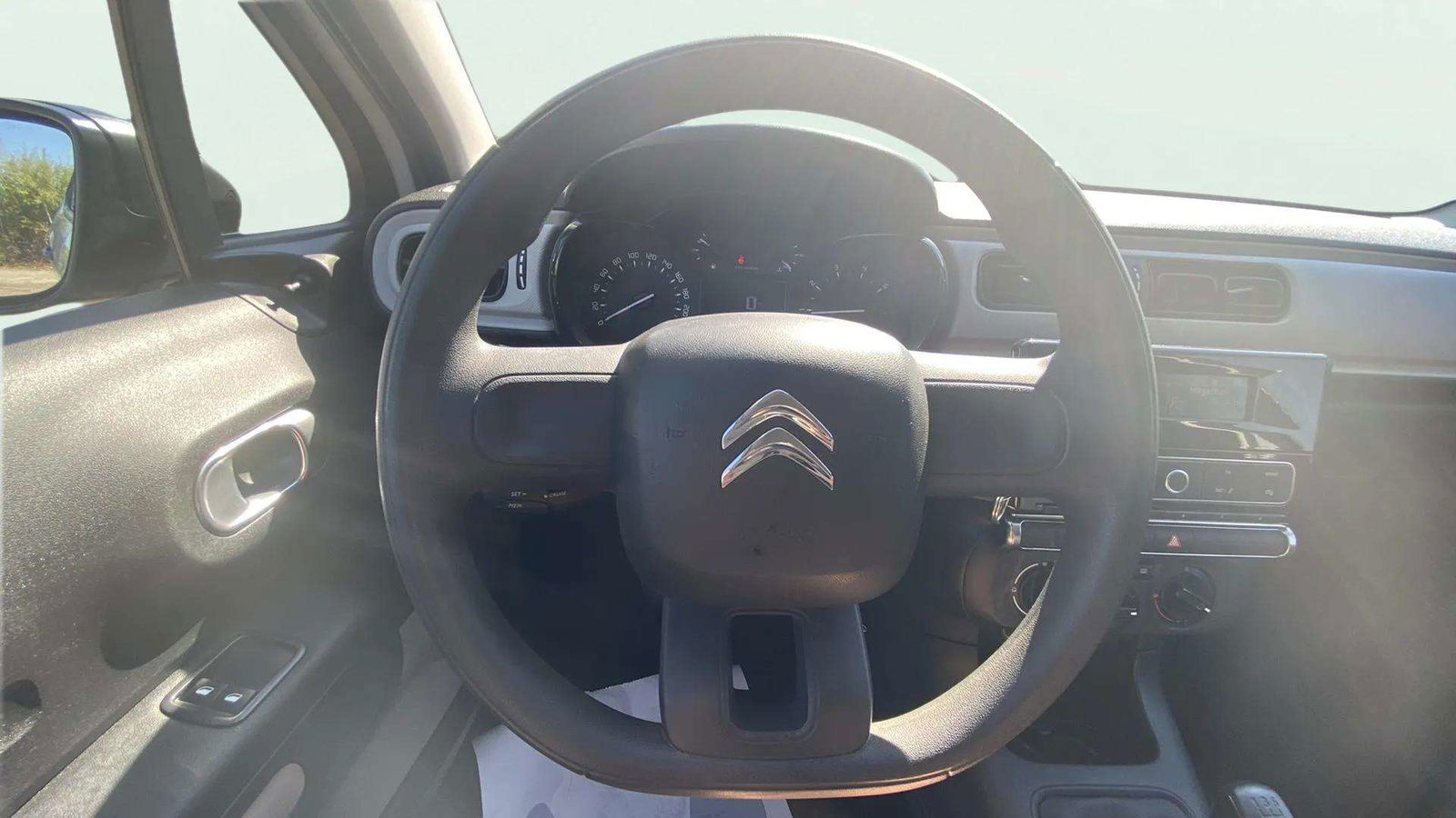 https://cdn-flexicar.caraffinity.it/public_appraisal_images_pro/images/stock/166855/9OyQB65HrT__2_8_Interior_2636KGB_abc4606681464a1c8b9c80c01495ff22_Interior_8.jpeg.jpg