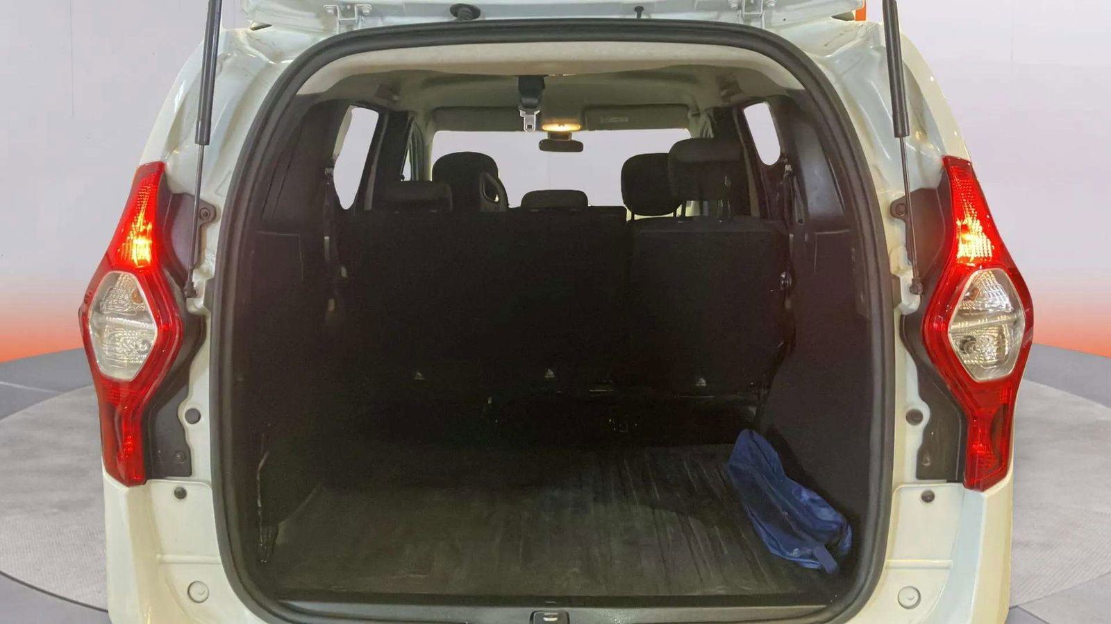 https://cdn-flexicar.caraffinity.it/public_appraisal_images_pro/images/stock/168140/QNnRSAFVSV__4902JWL_712fe5b5056f439fa3f4372af80c215f_Interior_16.jpeg.jpg