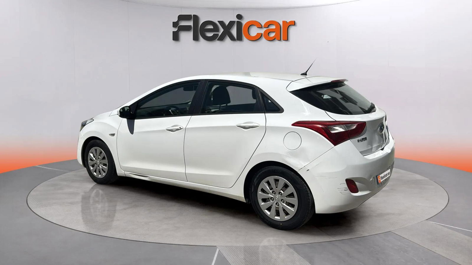 https://cdn-flexicar.caraffinity.it/public_appraisal_images_pro/images/stock/168559/Fm9RSL4NeS__4105JDG_2c2f2d320e9f407dbb4931a70abbee5c_Exterior_3.jpeg.jpg