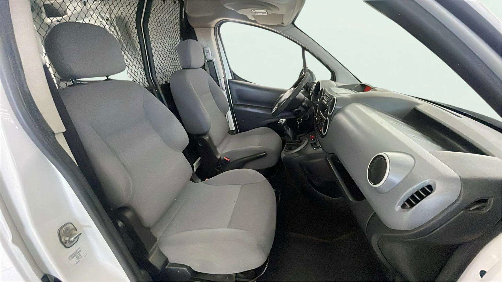 https://cdn-flexicar.caraffinity.it/public_appraisal_images_pro/images/stock/168682/NPukBDjOse__7225JKY_25ad85dd9fab458e80a7e5eeb2985980_Interior_10.jpeg.jpg