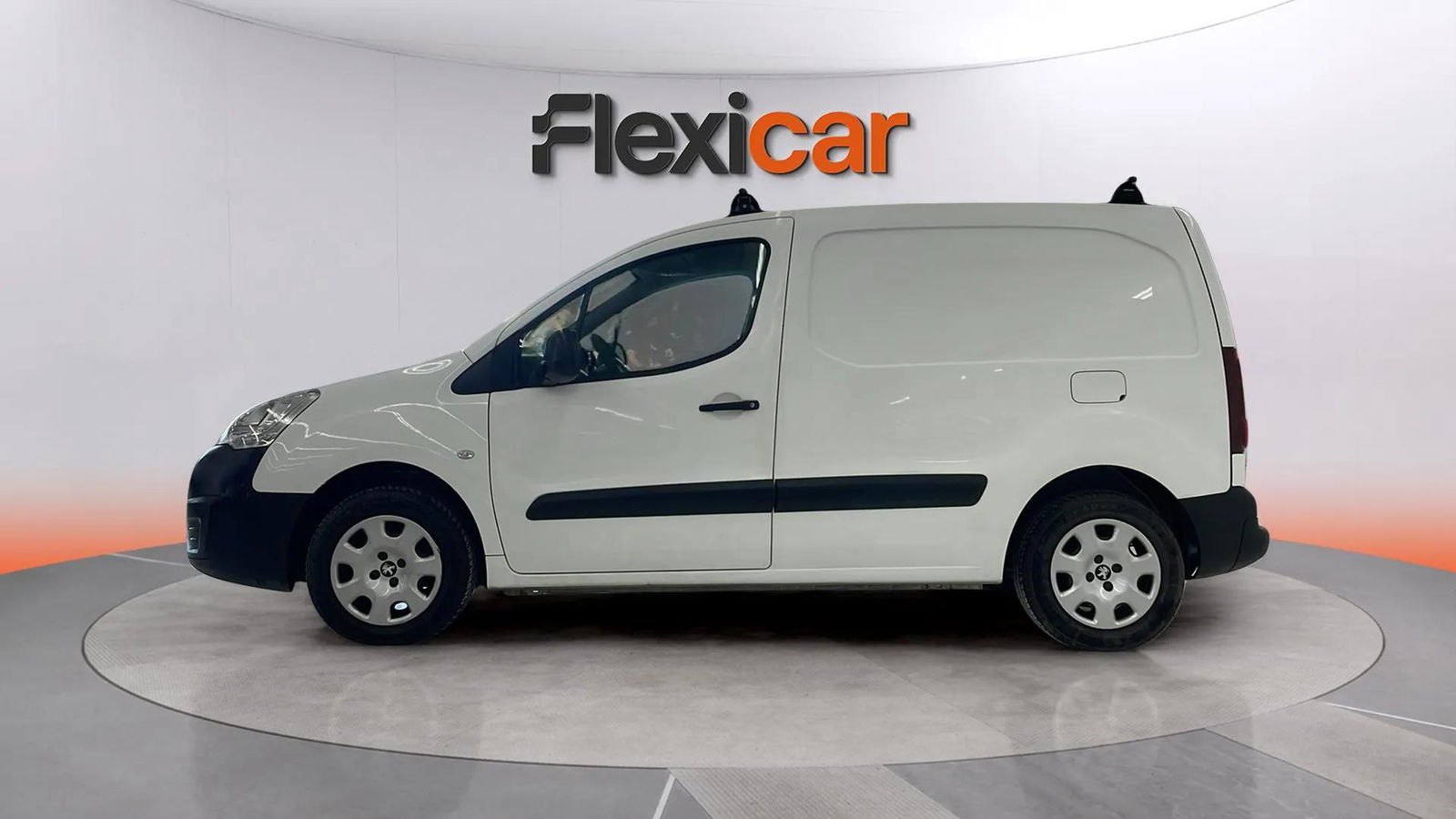 https://cdn-flexicar.caraffinity.it/public_appraisal_images_pro/images/stock/168682/qhVXUKRNuS__7225JKY_25ad85dd9fab458e80a7e5eeb2985980_Exterior_5.jpeg.jpg
