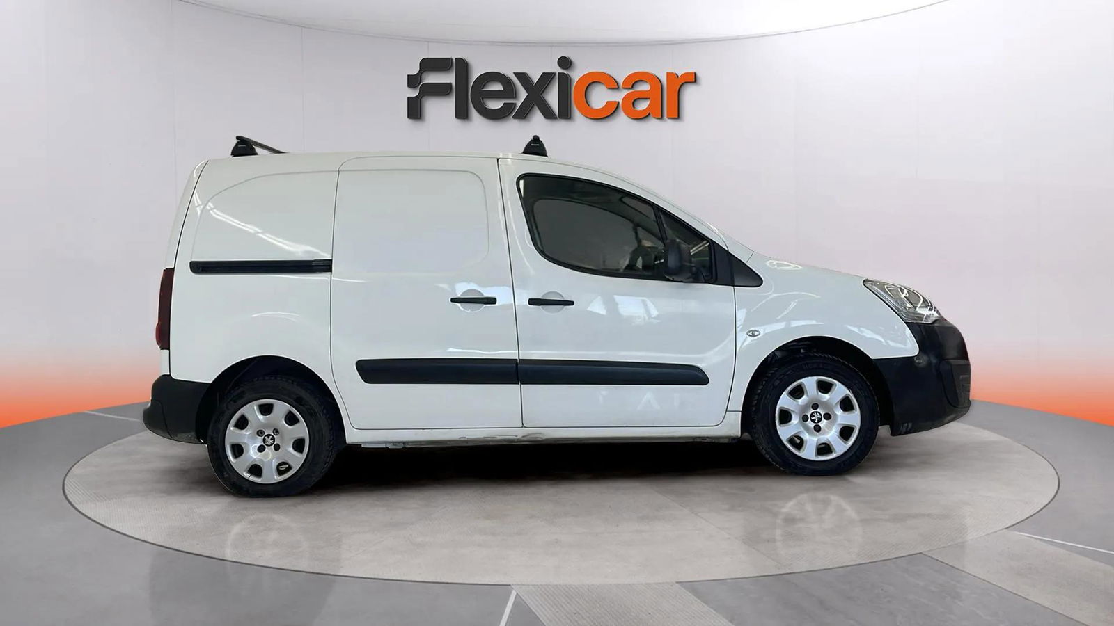 https://cdn-flexicar.caraffinity.it/public_appraisal_images_pro/images/stock/168682/uCLCxSdBrl__7225JKY_25ad85dd9fab458e80a7e5eeb2985980_Exterior_3.jpeg.jpg