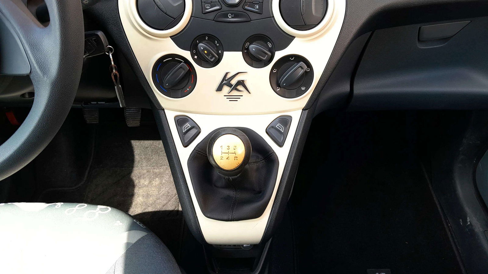 https://cdn-flexicar.caraffinity.it/public_appraisal_images_pro/images/stock/170485/CSBlwxkH9F__2_10_Interior_0632JLY_4508ab3255564058833b15e50919aaaf_Interior_10.jpg.jpg