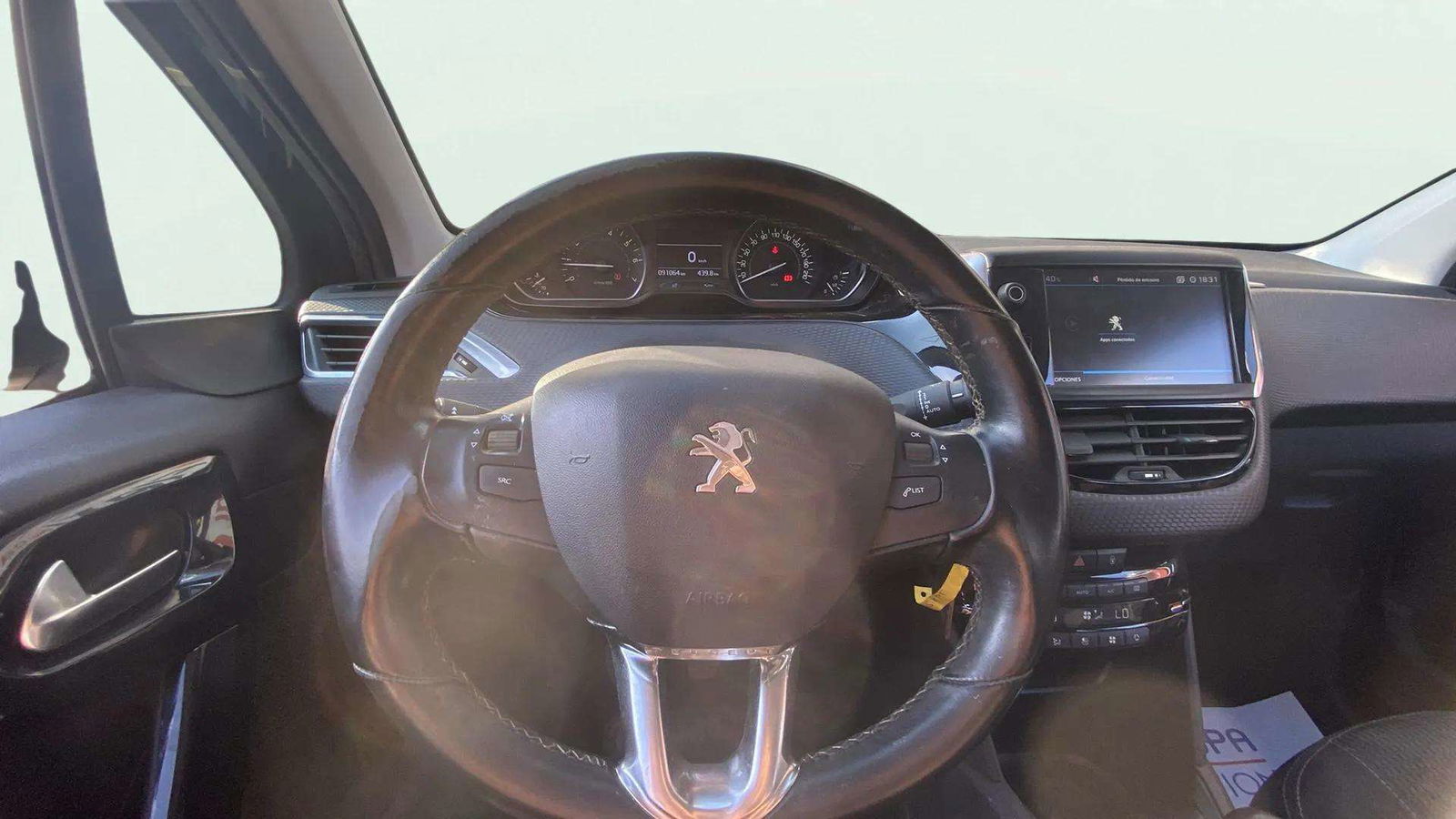 https://cdn-flexicar.caraffinity.it/public_appraisal_images_pro/images/stock/170496/S0J2klGOcs__2_8_Interior_6645KPT_a78d3c76c9a044baa364629e3d26b4f0_Interior_8.jpeg.jpg